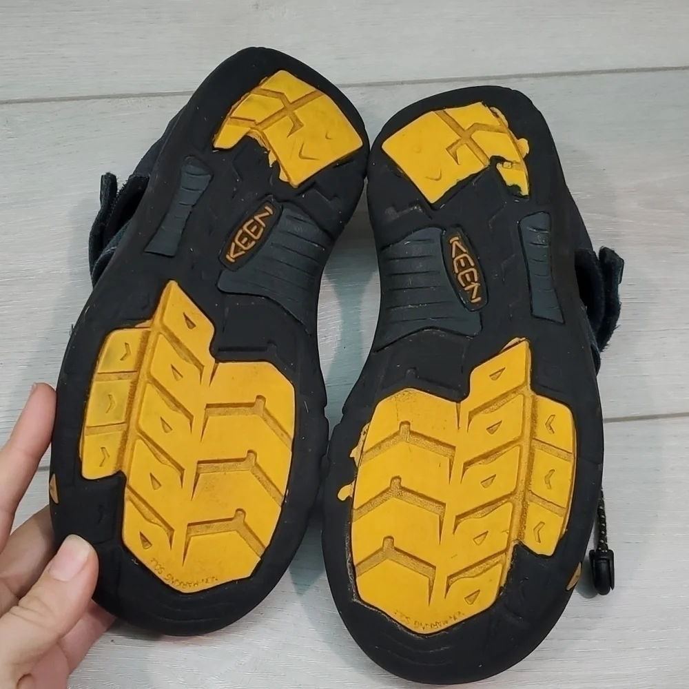 Keen Outdoor Big Kids Youth Sandals Shoes Waterproof Hiking Comfort sz 3